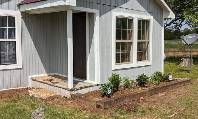 Ida Cottage | Quaint Cottage 10 minutes from Greer's Ferry Lake and the Little Red River