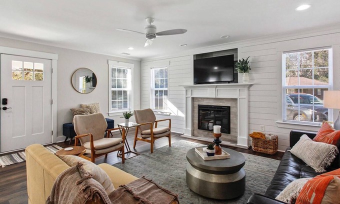 Thunderbolt House | Quaint Cottage Home on College