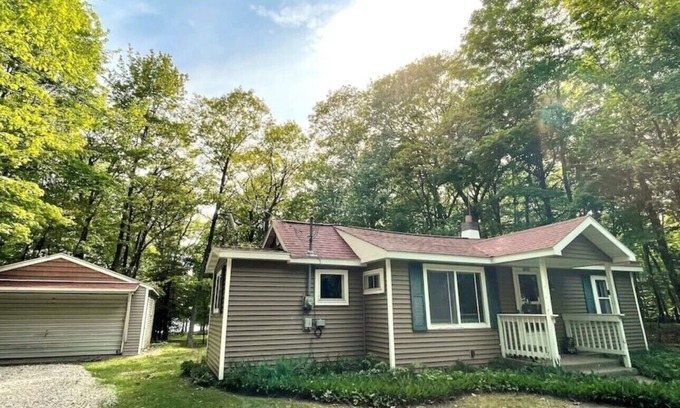 Rapid River Cottage | Quaint Cottage on the Sandy Shores of Lake Michigan