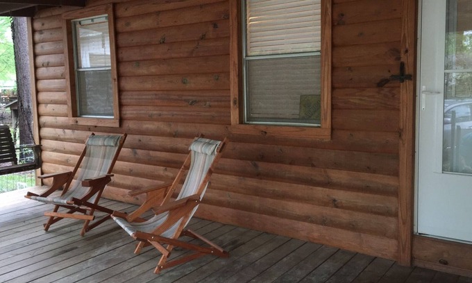 Springfield Cottage | Quaint Cottage On The Water!