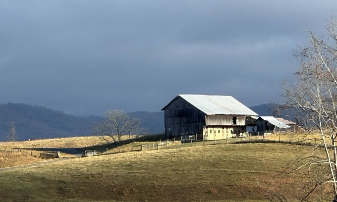 Dublin House | Quaint Country Cottage, Mountain Views, VT/Radford/VA Families Haven!