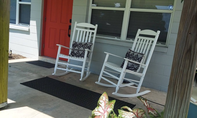 Sylvan Shores House | QUAINT HOME WITH VIEW OF LAKE CLAY ACROSS THE STREET FROM BOAT LAUNCH/DOCK