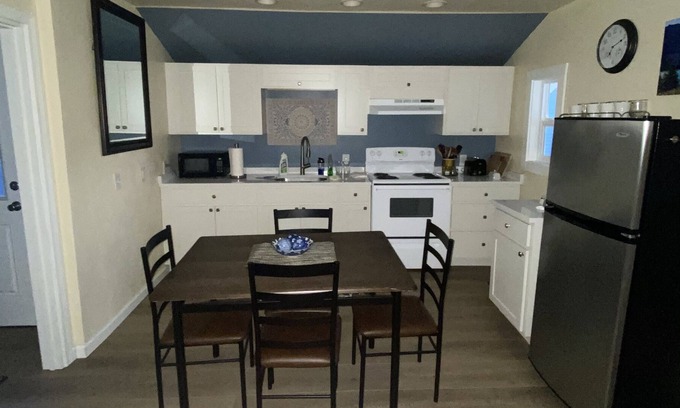 Port Angeles Cottage | Quaint In-town Cottage 5 minutes to downtown