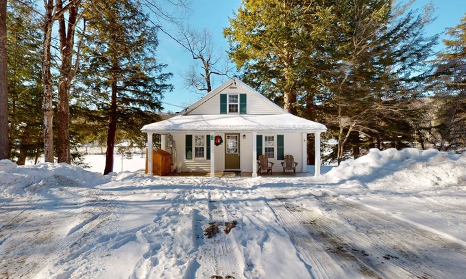 Ludlow House | Quaint lakefront home with a fire pit and beautiful views