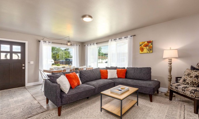 Central - Terry House | Quaint new renovation perfect for your large group