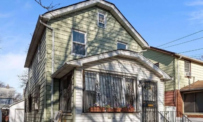 Queens House | Quaint private room in charming queens