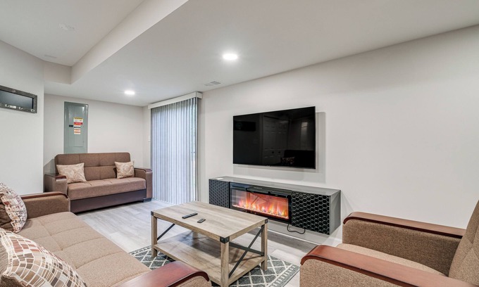 Stafford Apartment | Quaint Stafford Apartment w/Electric Fireplace!