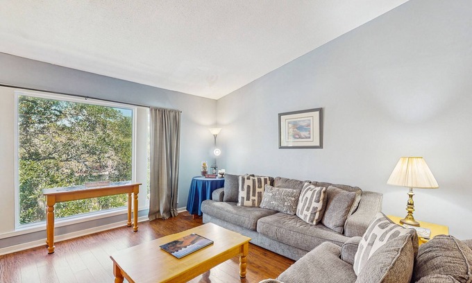 Isle of Palms Villa | Quaint top floor lagoon view condo w/community pool access - walk to the beach