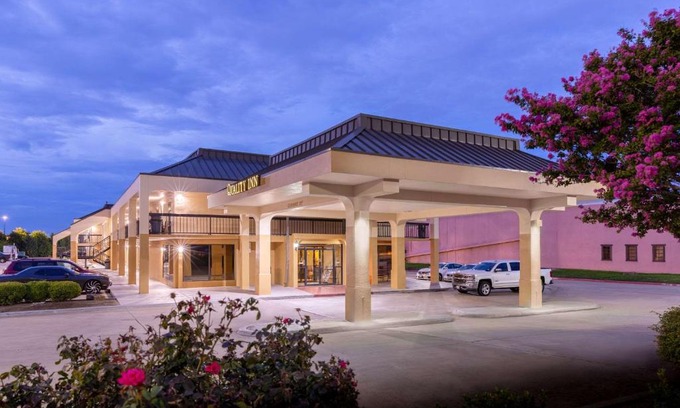South Arlington Hotel | Quality Inn at Arlington Highlands