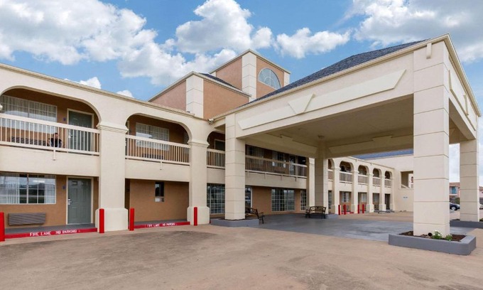 Clute Hotel | Quality Inn Clute Freeport