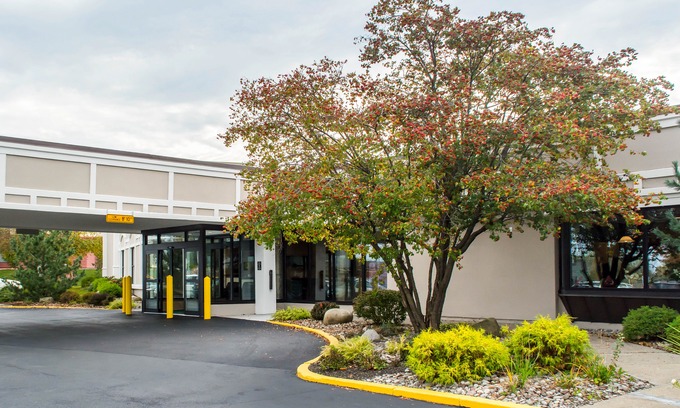 Geneseo Hotel | Quality Inn Geneseo
