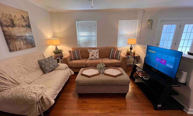 Beaufort House | Quality Stay and Location. Pets are allowed