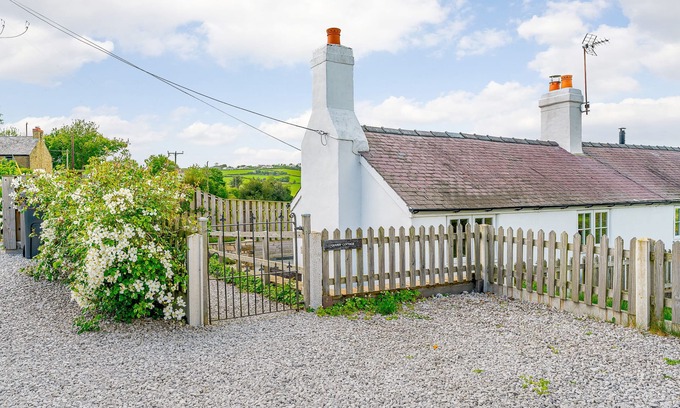 Llanasa Cottage | QUARRY COTTAGE, pet friendly, character holiday cottage in Llanasa