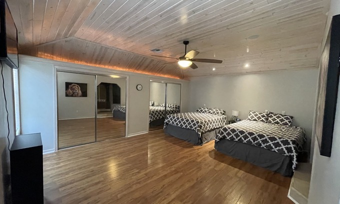 Lancaster House | Quartz Hills Home 1G Internet