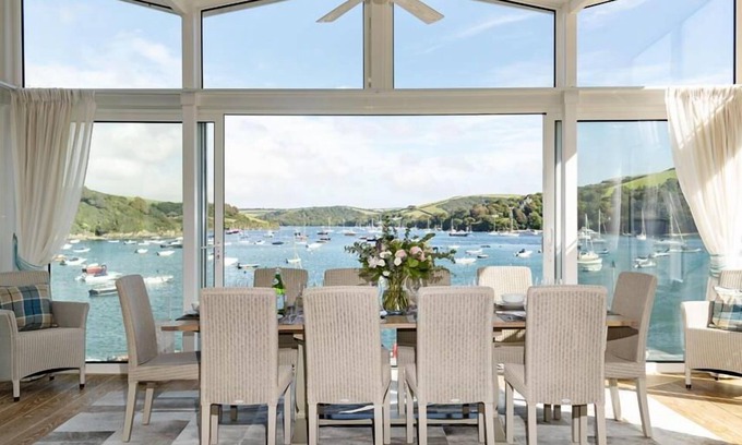 Salcombe Cottage | QUAYSIDE, pet friendly, luxury holiday cottage in Salcombe