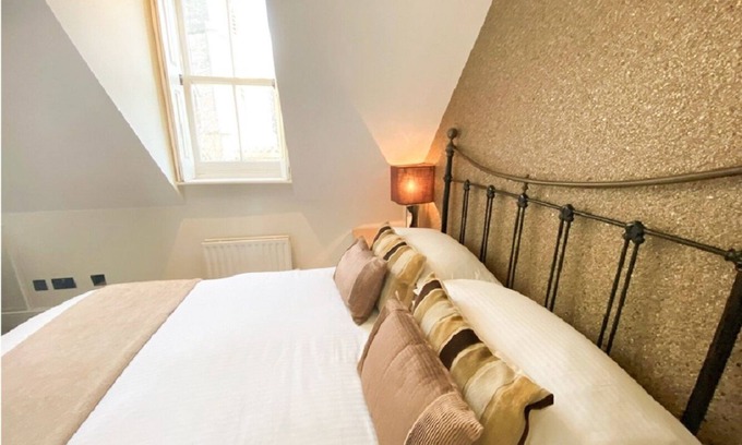 Poole House | Quayside Quarters * Great Location * Old Town Poole * Free Secure Parking