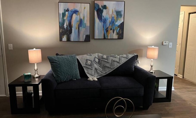 Greensboro Apartment | Queen bed+sofabed Streaming gym extended stay 5-15 minutes hospital/entertainment/downtown/airports