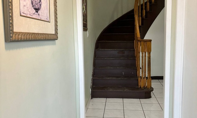 Fletchers Creek South House | Queen room near Sheridan College