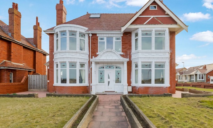 Bispham House | Queen's Crest by Sasco Apartments