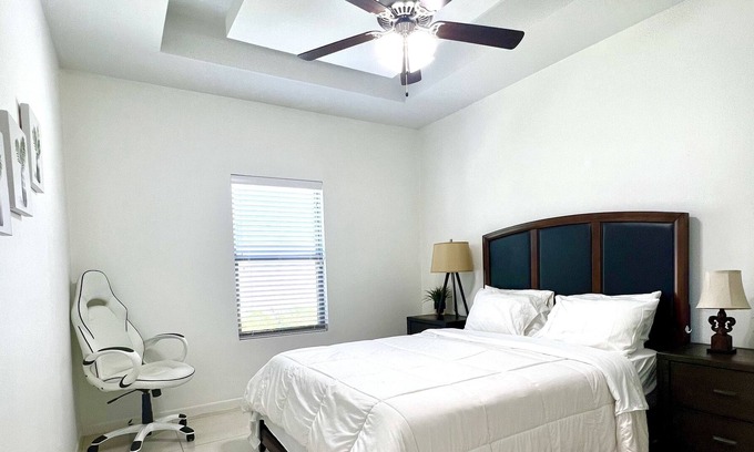 Pharr Apartment | Queen size bed, gated and modern apt. Excellent location
