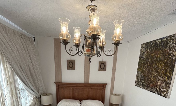 San Rafael House | Queen size bed with parking in a Home built in 1920 suitable for one person only