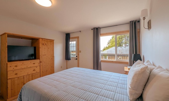 Ucluelet Cottage | Queen sleeper Studio suite in Ucluelet