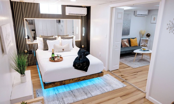 Mount Pleasant Apartment | -Queen+Sofa Bed-“Modern/Cozy/Lovely” Casita CoNeJo