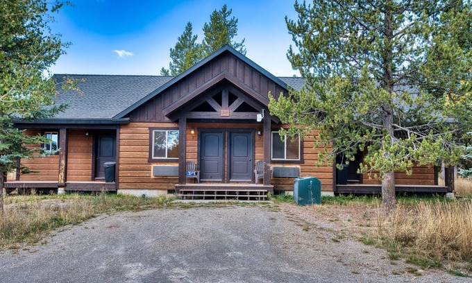 Island Park Cabin | Queen Suite at Ponds Lodge Cabin 32 Unit 4
