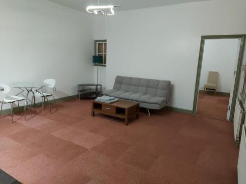 Ipswich Apartment | Queen Suite