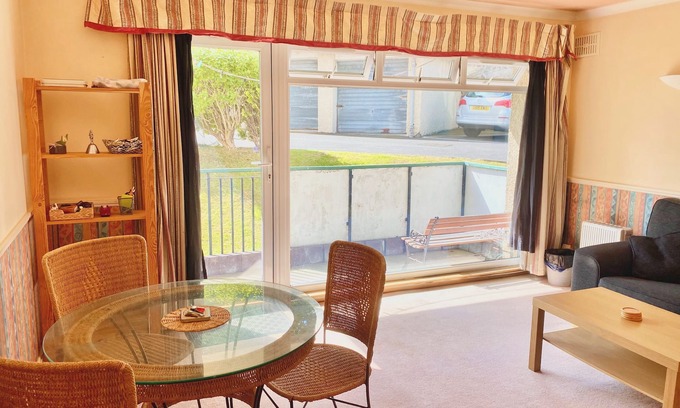 Gifford Apartment | Queen’s Park Court | Spacious 2-Bedroom Flat by Holyrood Park