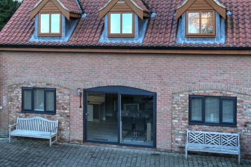 Beverley Apartment | Queensgate Holiday Apartment , Beverley with parking