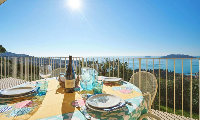 Pugliola House | Quercia: Private Med park, Seaview, Pool, Tennis, 2 BDR, AC, Garage in Lerici!