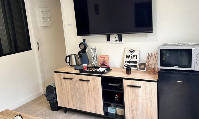 Athis-Mons Apartment | Quiet accommodation facing the forest 10 min from Orly airport near Paris