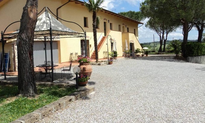 Lari Apartment | Quiet and beautiful holiday complex in Tuscany, pool,Wi-Fi,G3