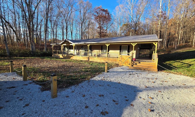 Creola Cabin | Quiet and modern 3-bedroom cabin near Ash Cave!