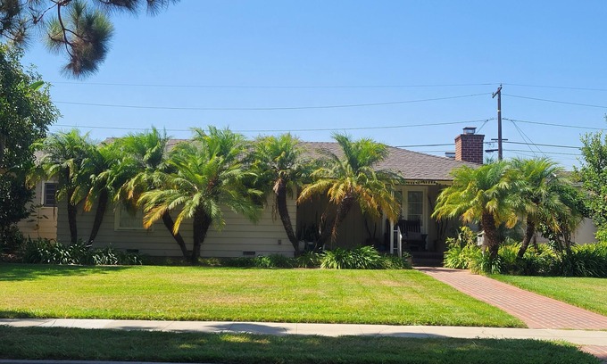 Downey House | Quiet and private cul de sac home