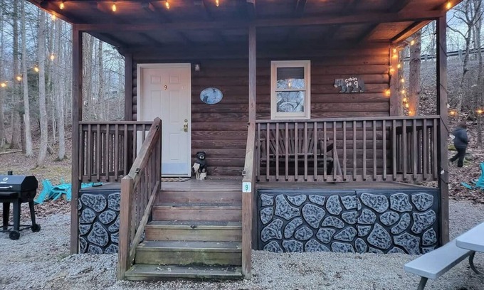 Gatlinburg - Pigeon Forge Cabin | 🗻Quiet and Secluded - Smoky Mountain Cabin🌄