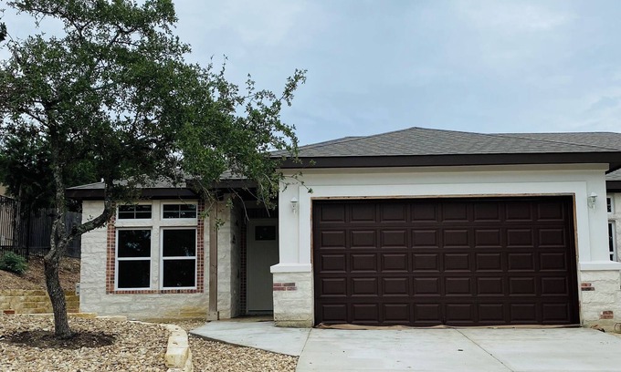 Highland Lake Estates Condo | Quiet, Casa Bella "A" Single Story, Private yard, Built in 2023, Lake Travis