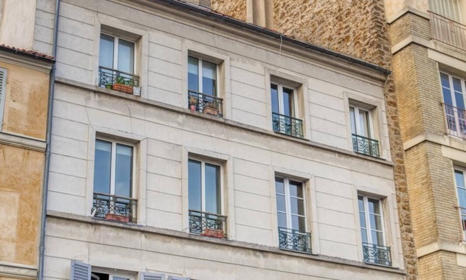 Notre-Dame Apartment | Quiet central location 5 minutes from the Château