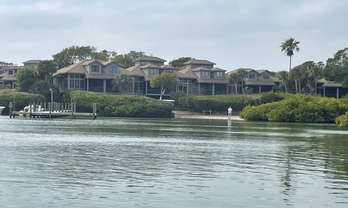 Safety Harbor Club House | Quiet, clean townhouse. Relaxing winner. Harbor view, short Gulf walk…