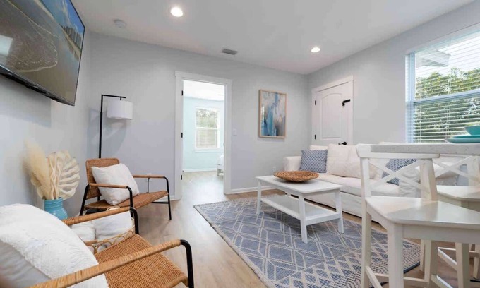 Jacksonville Beach Apartment | Quiet coastal condo - walk to the beach!