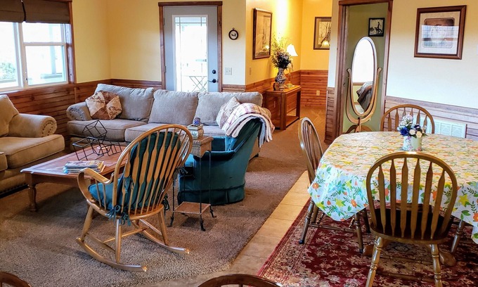 Newnata Cottage | Quiet Country Cottage Upper Level