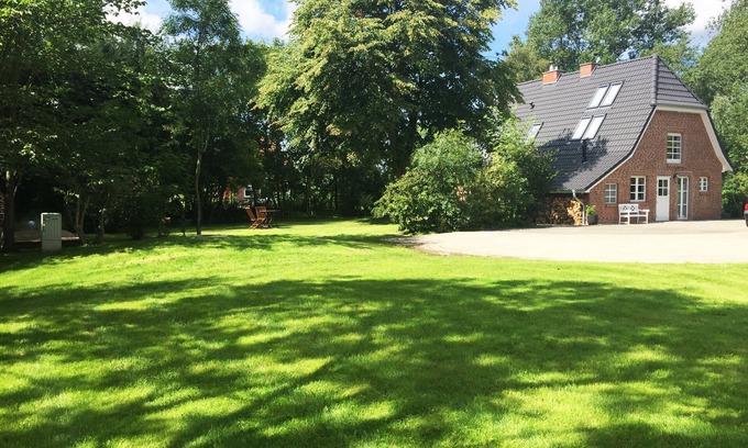 Poppenbull House | Quiet, cozy, sauna and fireplace, large lawn, south-facing terrace with gas grill
