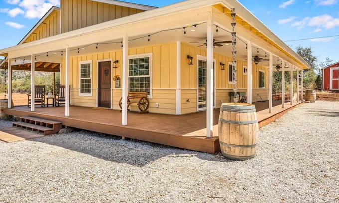 Hidden Valley Lake Cottage | Quiet dog-friendly cottage with private acreage