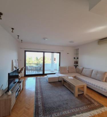 Centar House | Quiet, Family-Friendly House with Garden & Parking