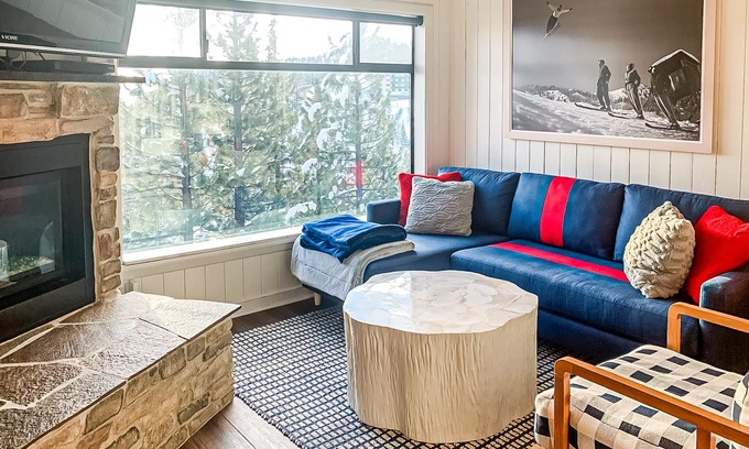 Tahoe Village House | ▟ Quiet Family Getaway ▙ Hot Tub/Mountain View/Ski Resorts