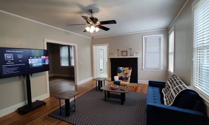 Rosewood House | Quiet family home located close to everything that Columbia has to offer.