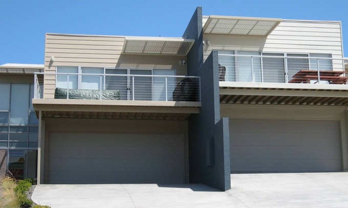 Encounter Bay House | Quiet Getaway Only Minutes to Beach