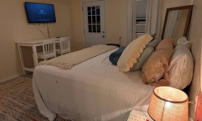Gainesville House | Quiet Guest Suite w/Yard in Central GNV