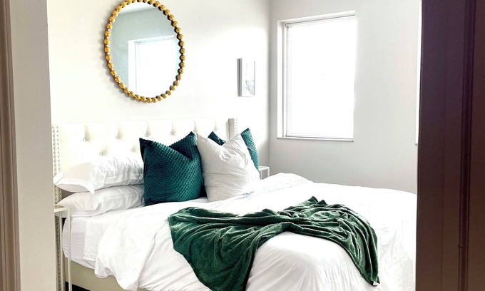 Scioto Mile Apartment | Quiet King Size with City Views